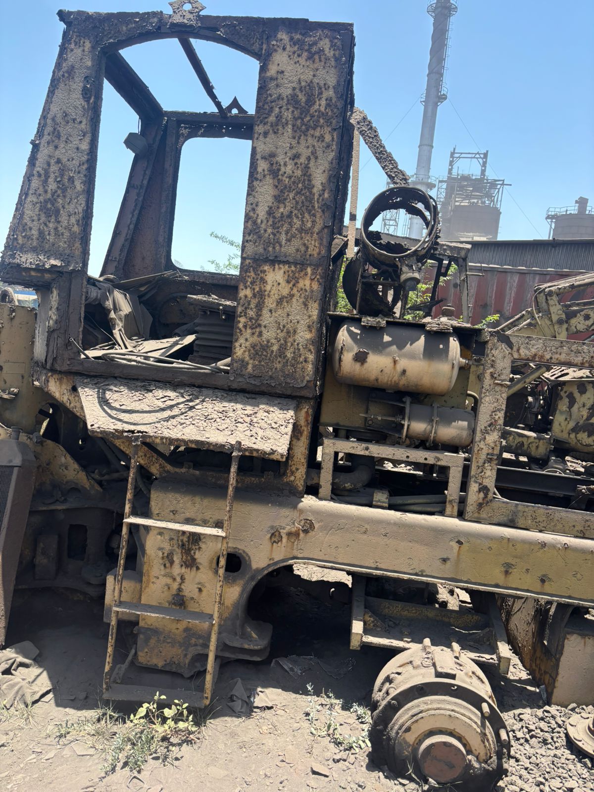 Industrial scrap — forklift and heavy equipment